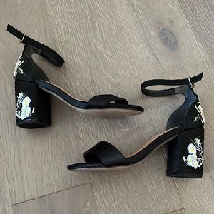 Steve Madden embroidered block heels size 5.5